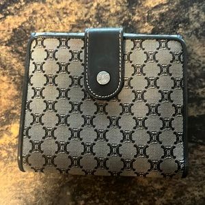 💯 Authentic Céline wallet